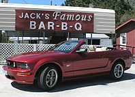 2005 Ford Mustang Coupe innen rot